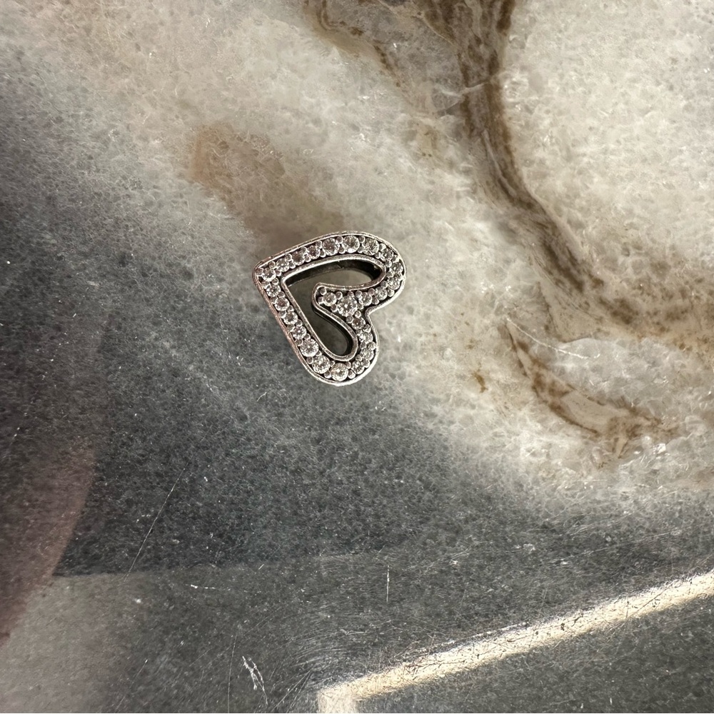 Authentic PANDORA Sparkling Freehand Heart Charm 798692C01